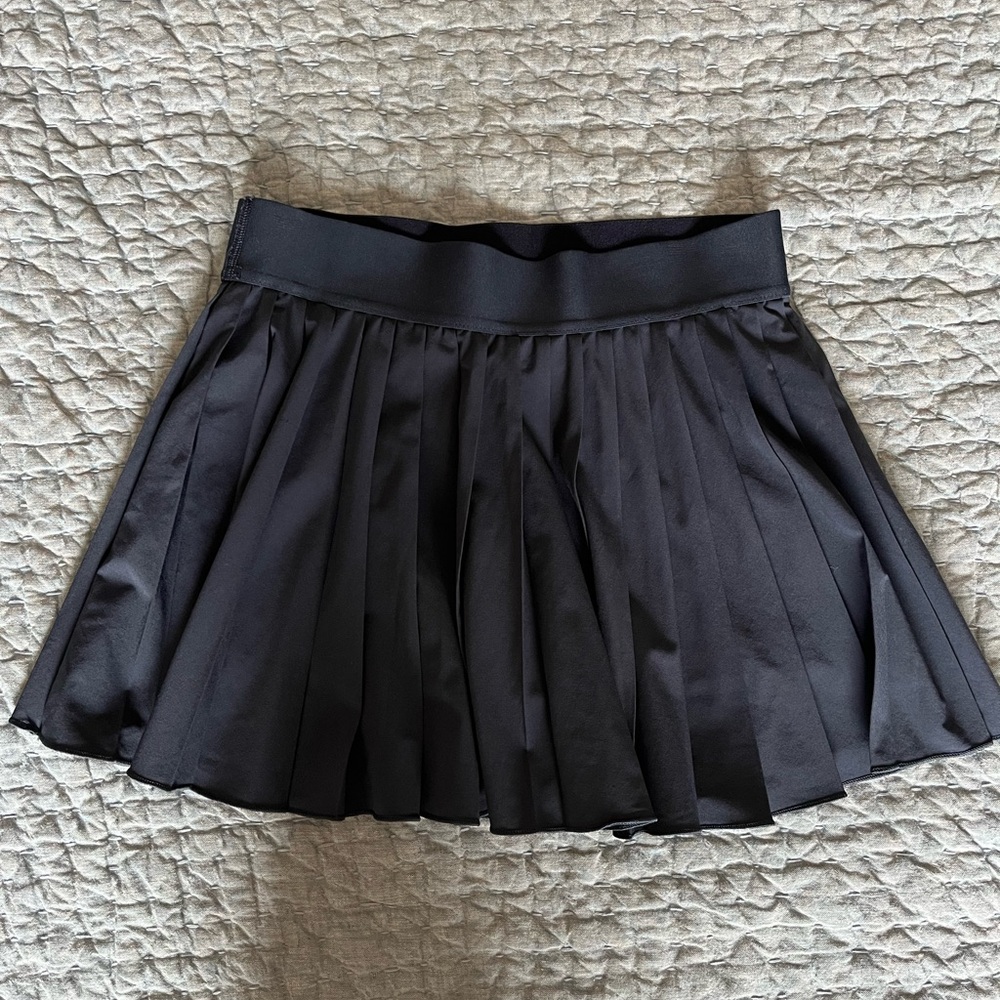 Aritzia navy pleated mini skort